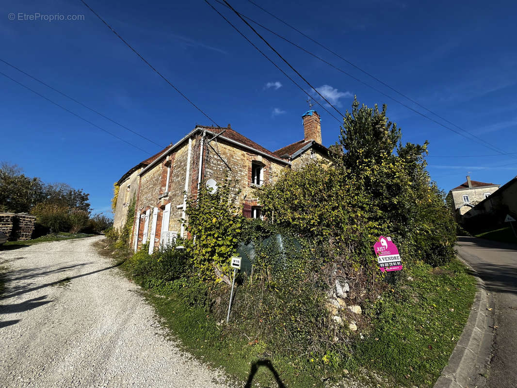 Maison à MAROLLES-LES-BAILLY