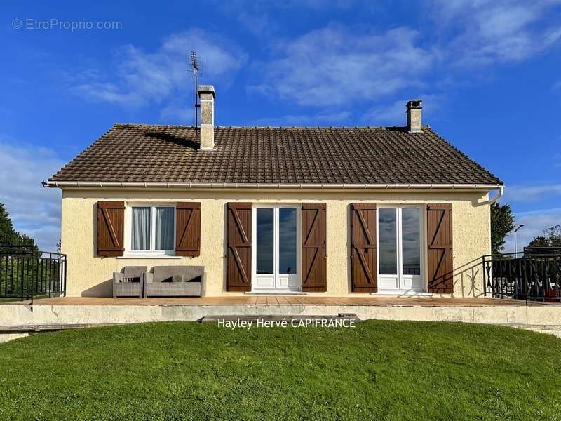 Maison à LONGUES-SUR-MER