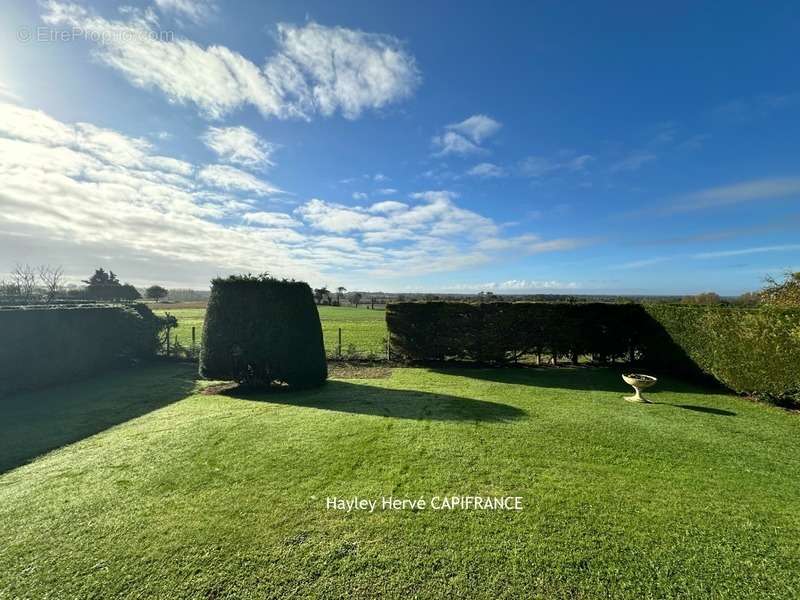 Maison à LONGUES-SUR-MER