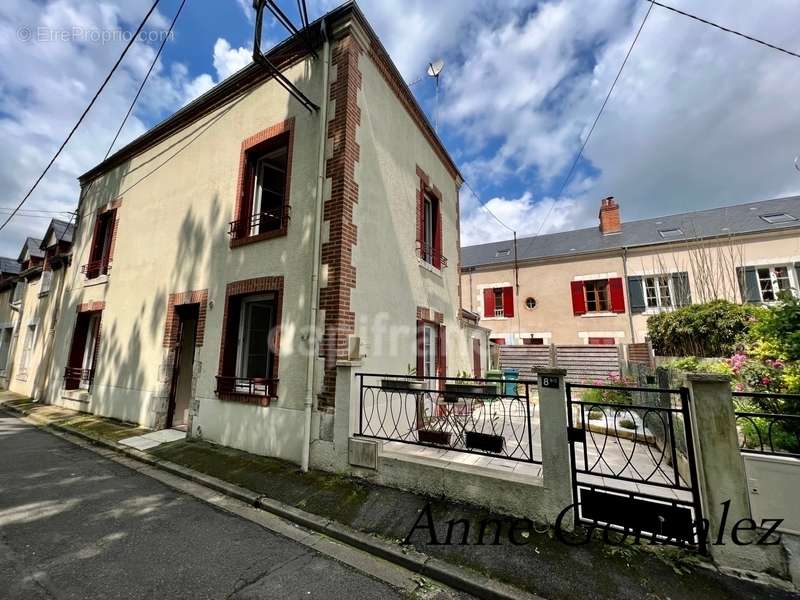 Maison à LA CHAPELLE-SAINT-MESMIN