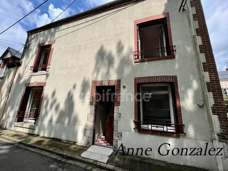 Maison à LA CHAPELLE-SAINT-MESMIN