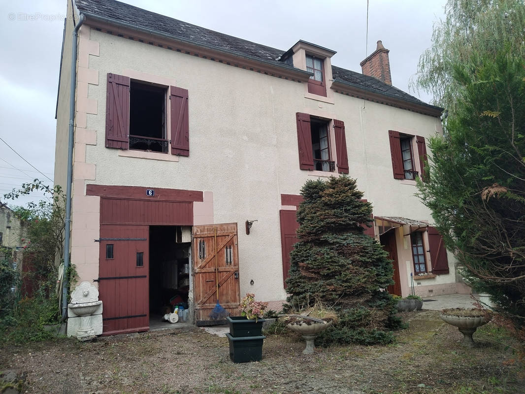 Maison à LA GUERCHE-SUR-L&#039;AUBOIS