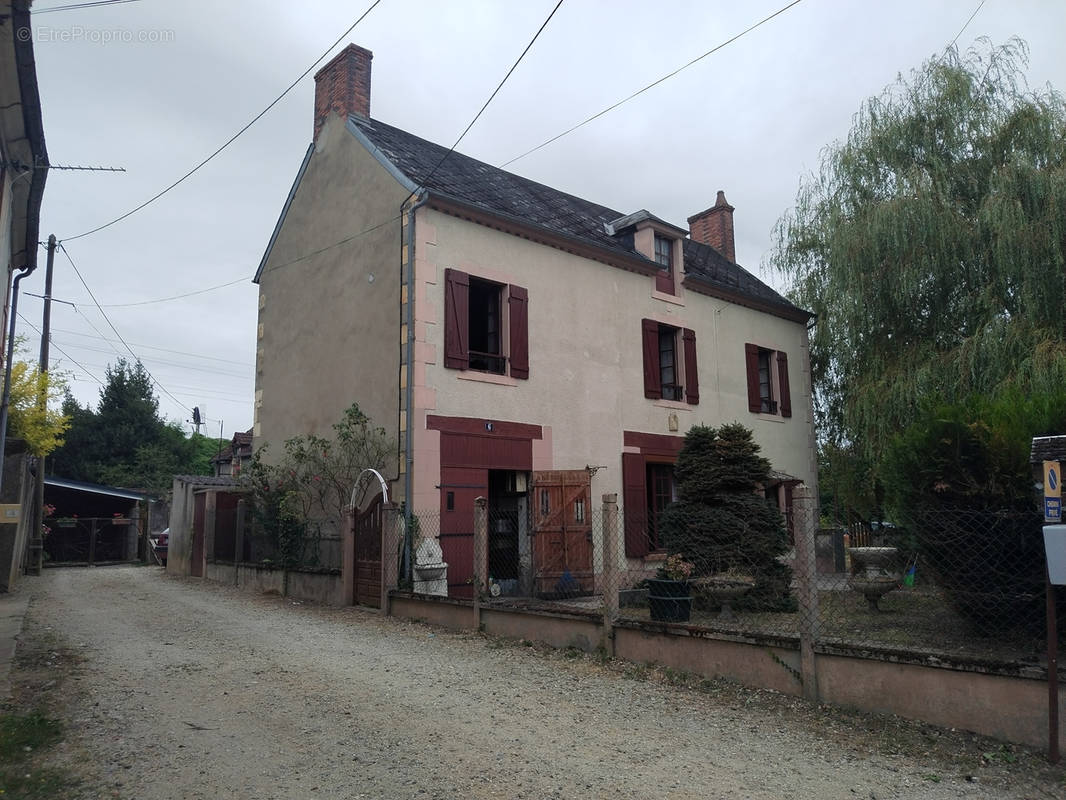 Maison à LA GUERCHE-SUR-L&#039;AUBOIS