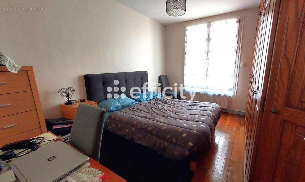 Appartement à COURBEVOIE