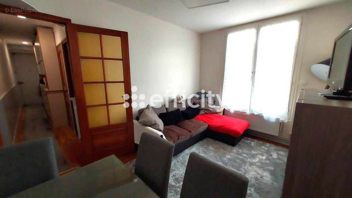 Appartement à COURBEVOIE