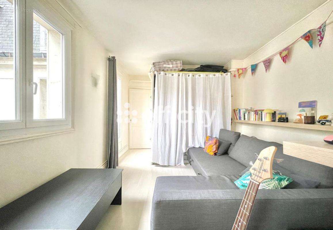 Appartement à PARIS-8E