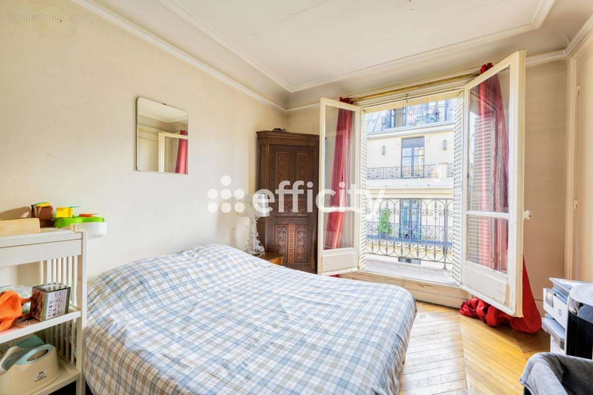 Appartement à PARIS-8E