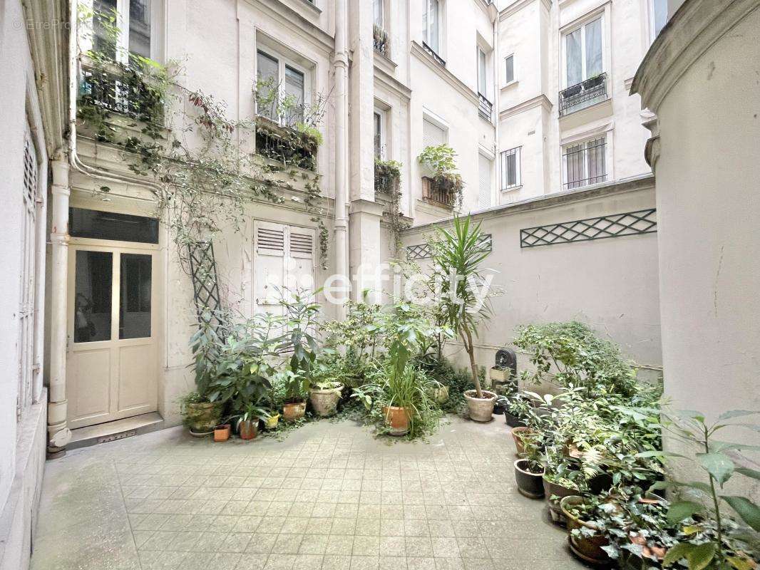 Appartement à PARIS-8E