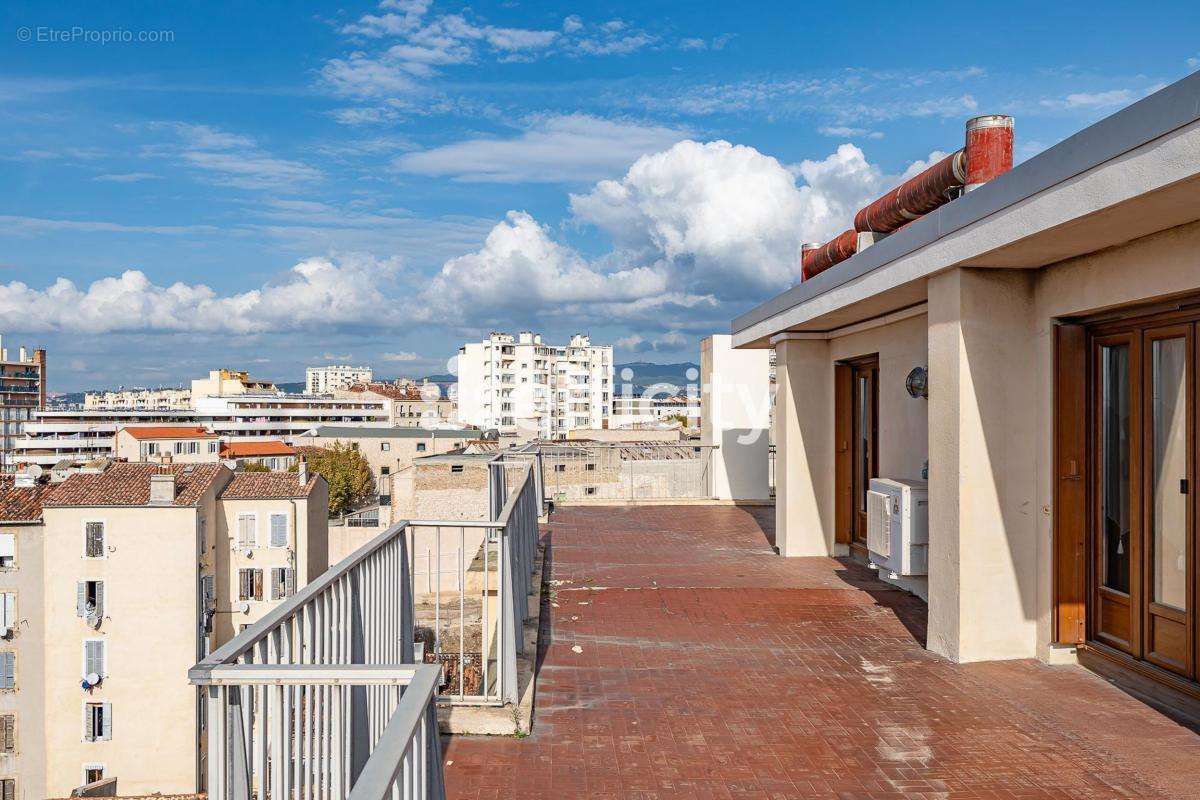 Appartement à MARSEILLE-2E