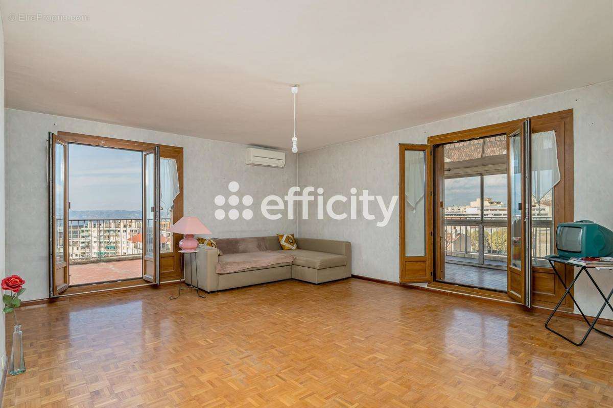 Appartement à MARSEILLE-2E