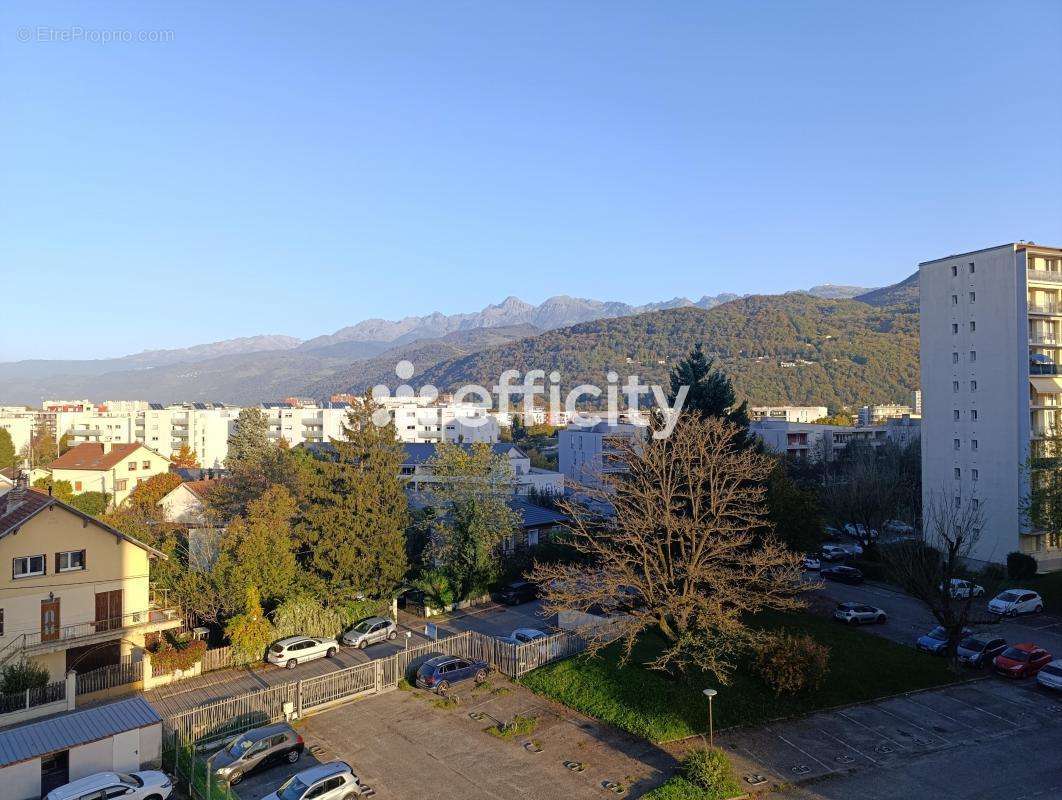 Appartement à SAINT-MARTIN-D&#039;HERES