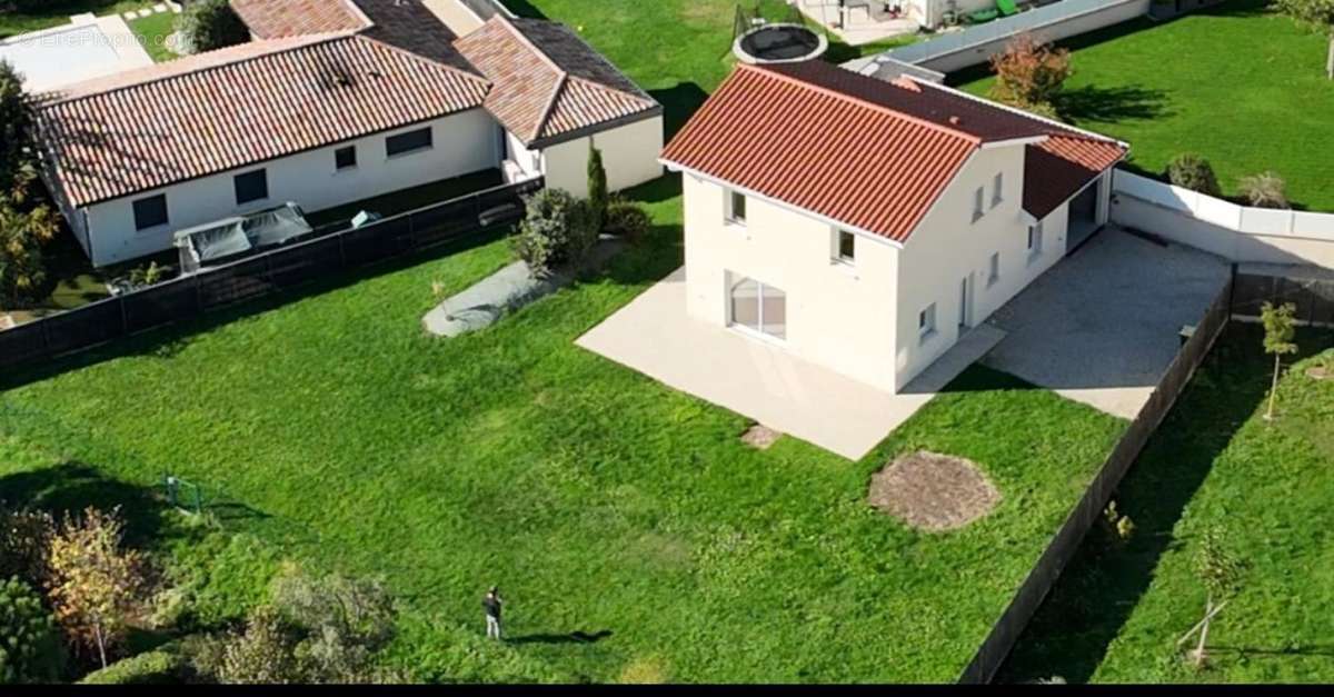 Maison à REYRIEUX