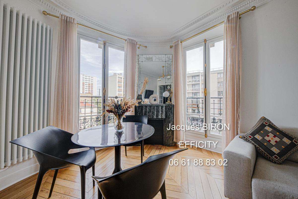 Appartement à PARIS-15E