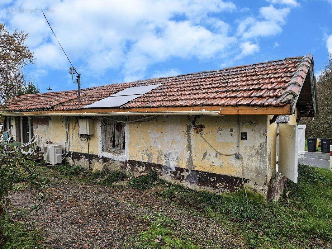 Maison à SAINT-HILAIRE-DE-LUSIGNAN