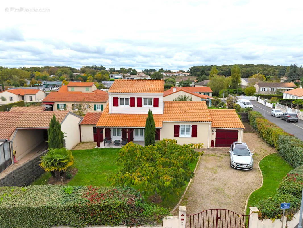 Maison à SAINT-JULIEN-L&#039;ARS