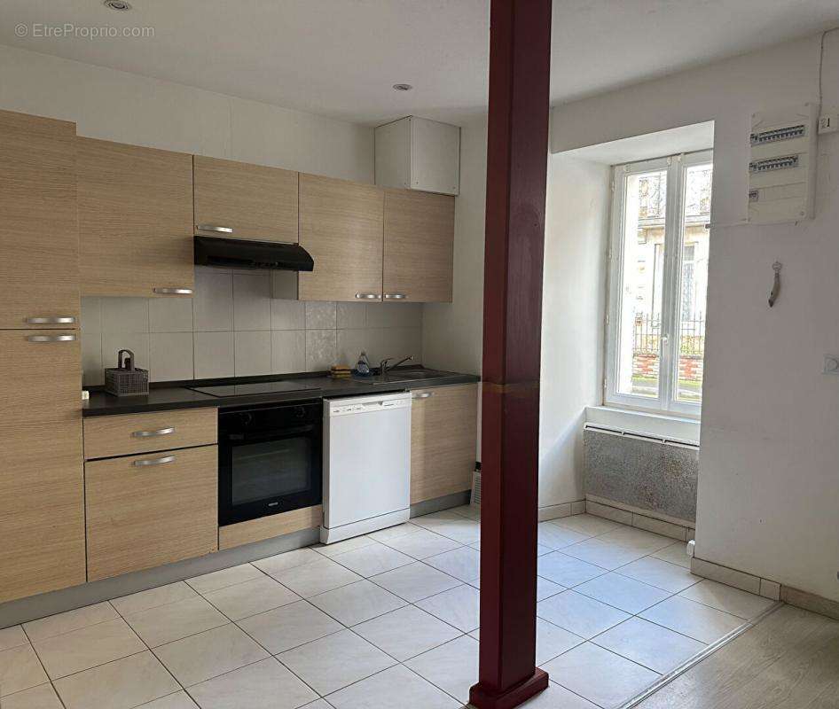 Appartement à SAINT-ETIENNE-DE-MONTLUC