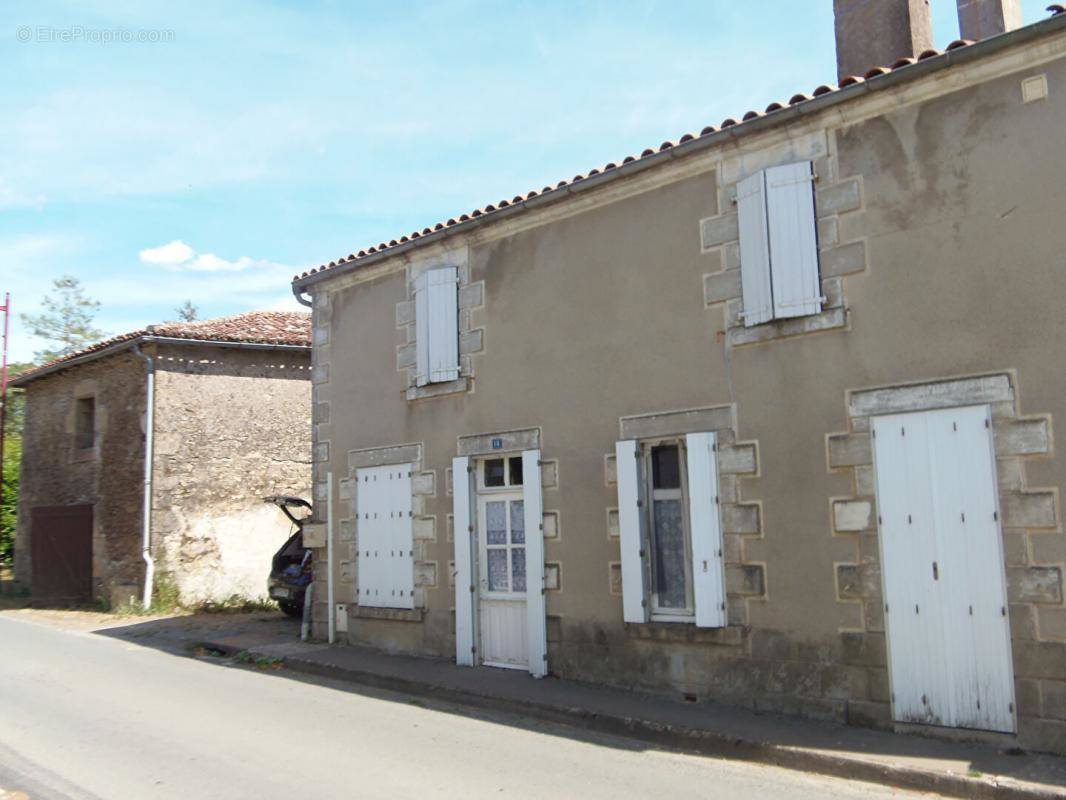 Maison à LA CHAPELLE-THIREUIL