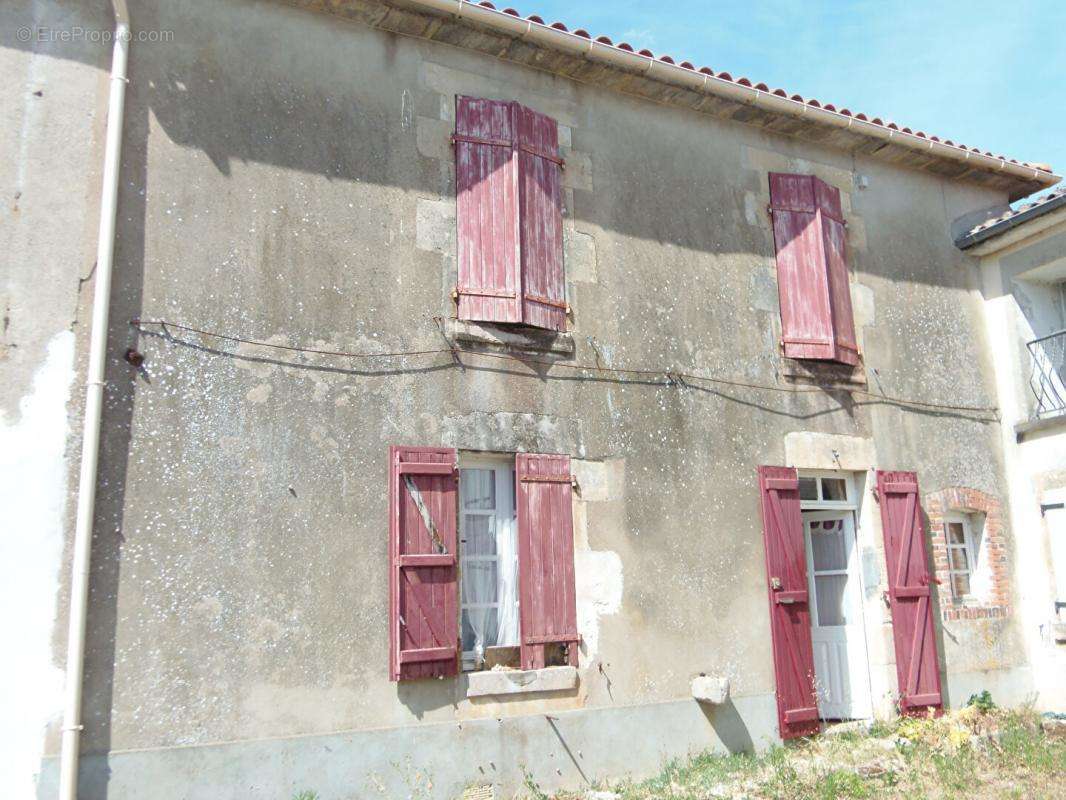 Maison à LA CHAPELLE-THIREUIL