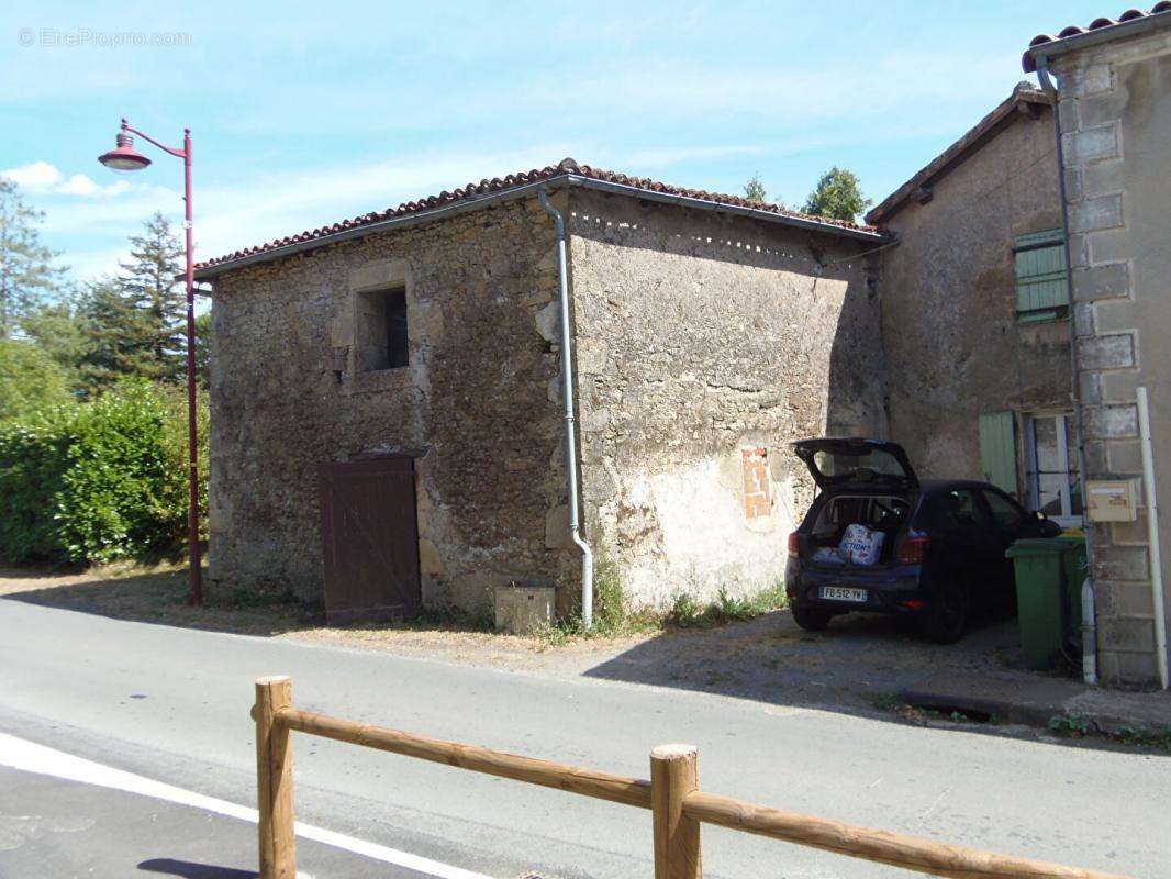 Maison à LA CHAPELLE-THIREUIL