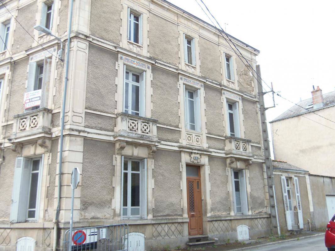 Maison à PARTHENAY