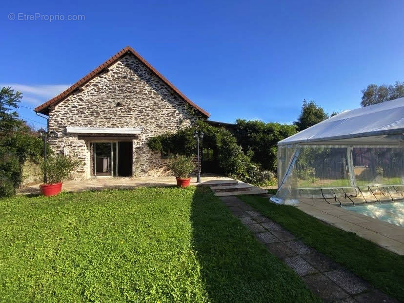 Maison à LANOUAILLE