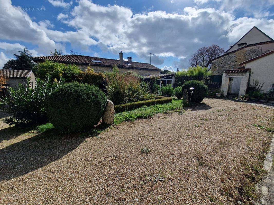 Maison à JAUNAY-CLAN