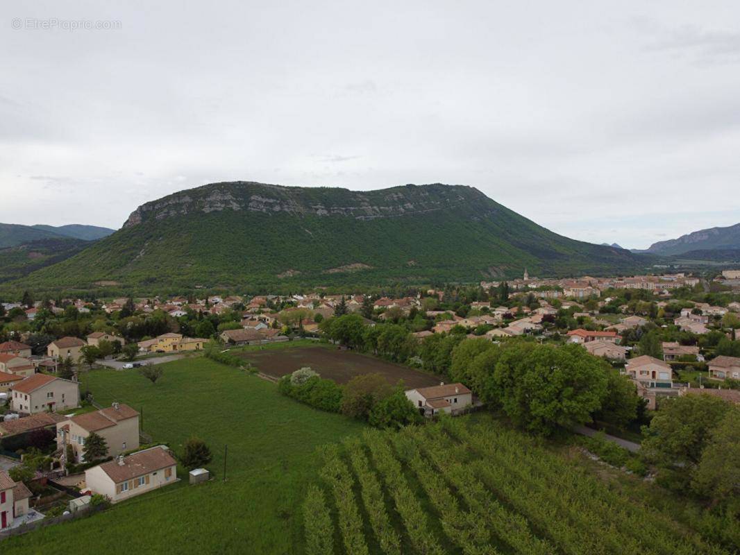 Terrain à LARAGNE-MONTEGLIN