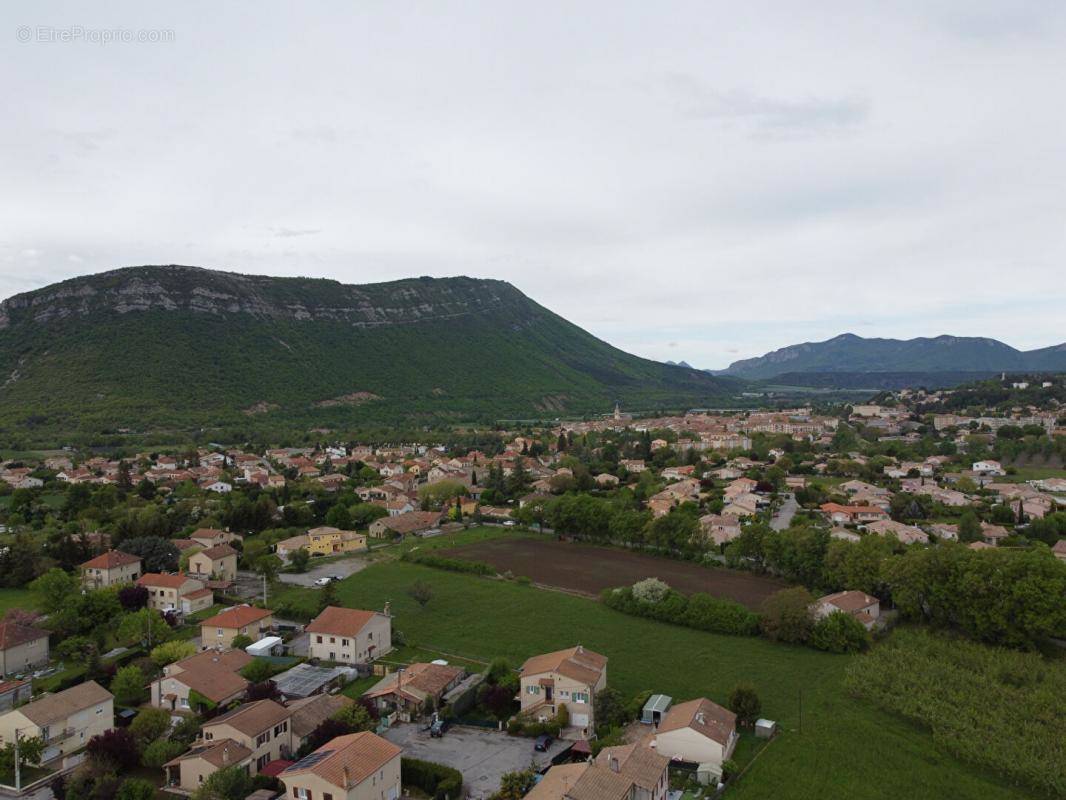 Terrain à LARAGNE-MONTEGLIN