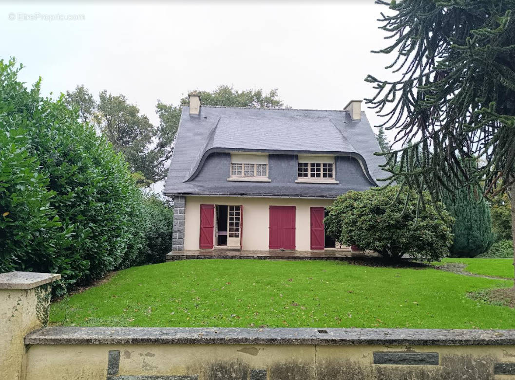 Maison à SAINT-HERNIN