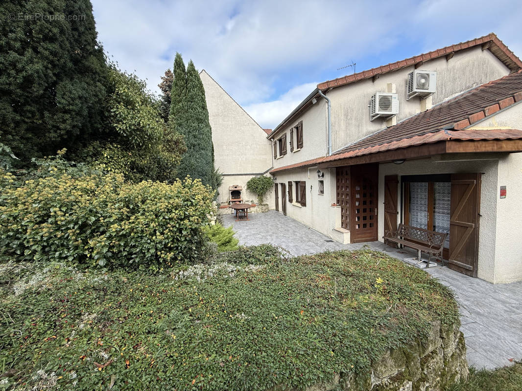 Maison à VILLENEUVE-SAINT-GERMAIN