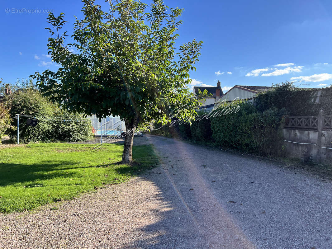 Maison à COULANGES-LES-NEVERS