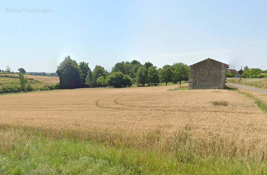 Parking à SAUVETERRE-DE-GUYENNE