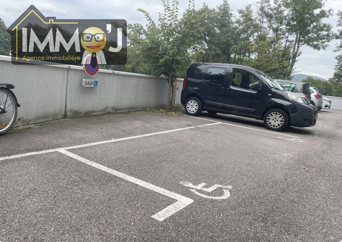 Parking à SAINT-MAX