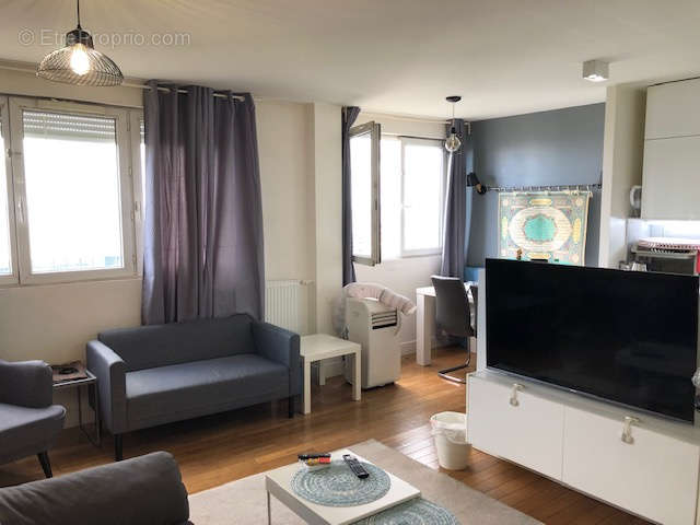 Appartement à COURBEVOIE