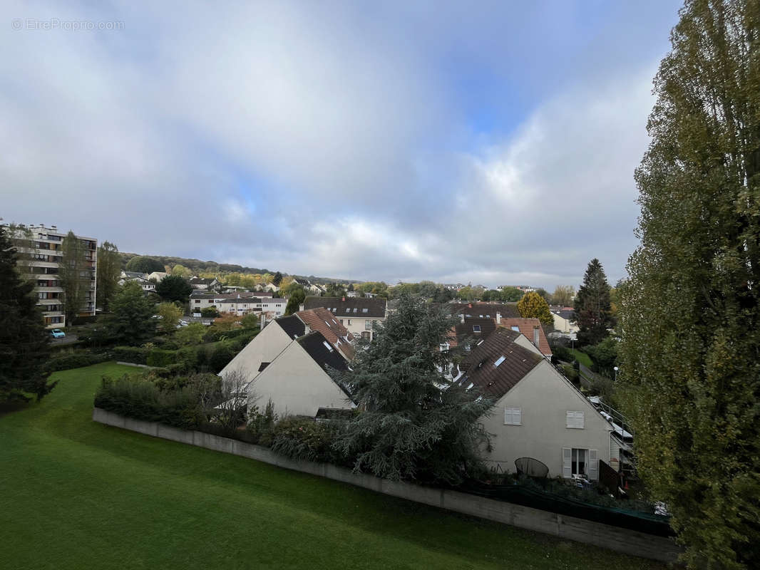 Appartement à FONTENAY-LE-FLEURY