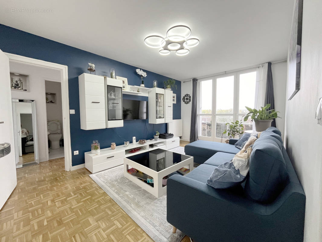 Appartement à FONTENAY-LE-FLEURY