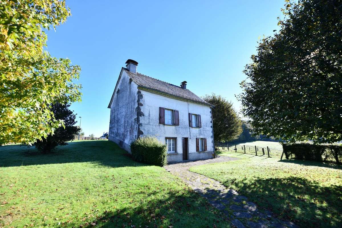 Maison à SAINT-MARTIN-CANTALES