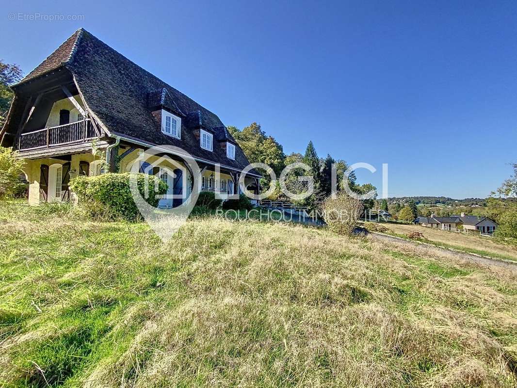 Maison à BUROS