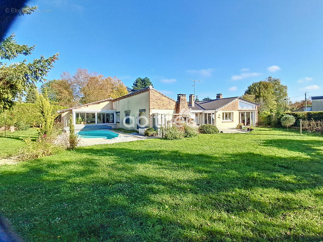 Maison à LESIGNY