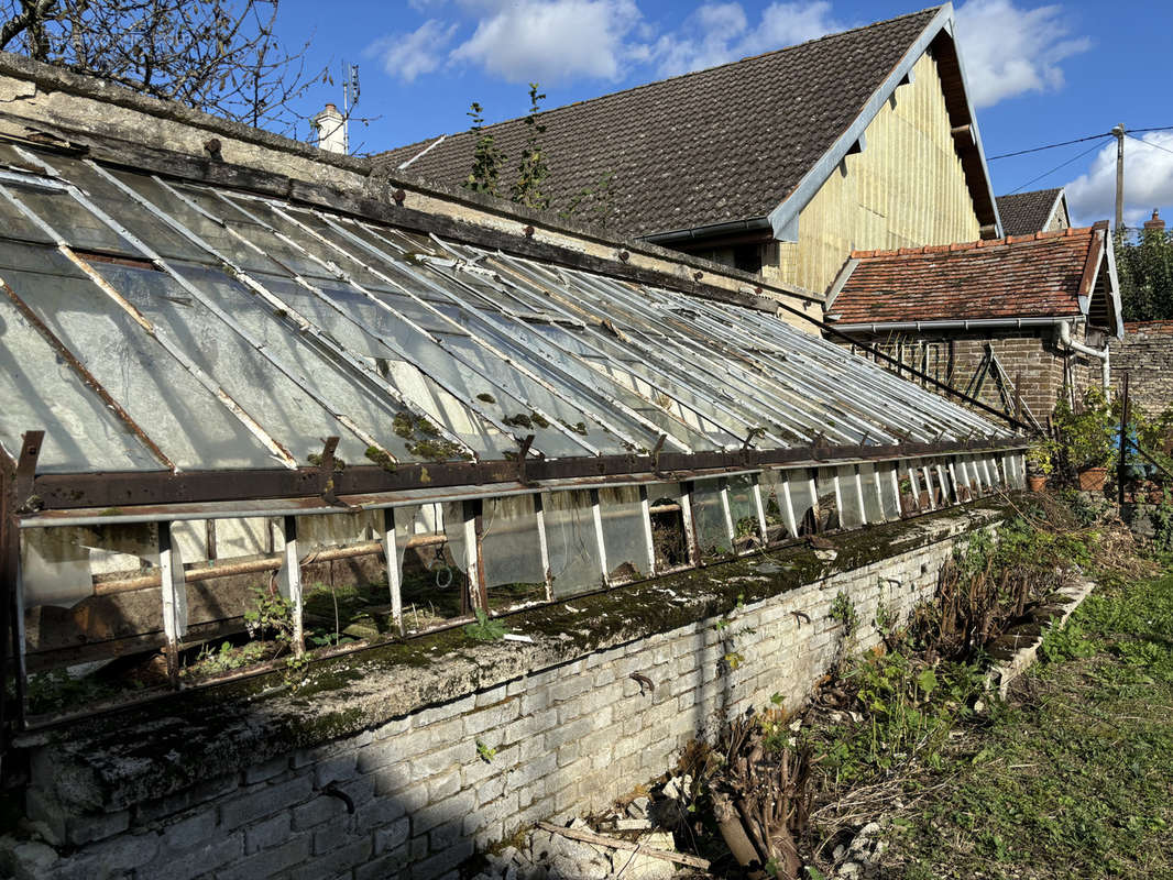 Maison à SAINTE-COLOMBE-SUR-SEINE