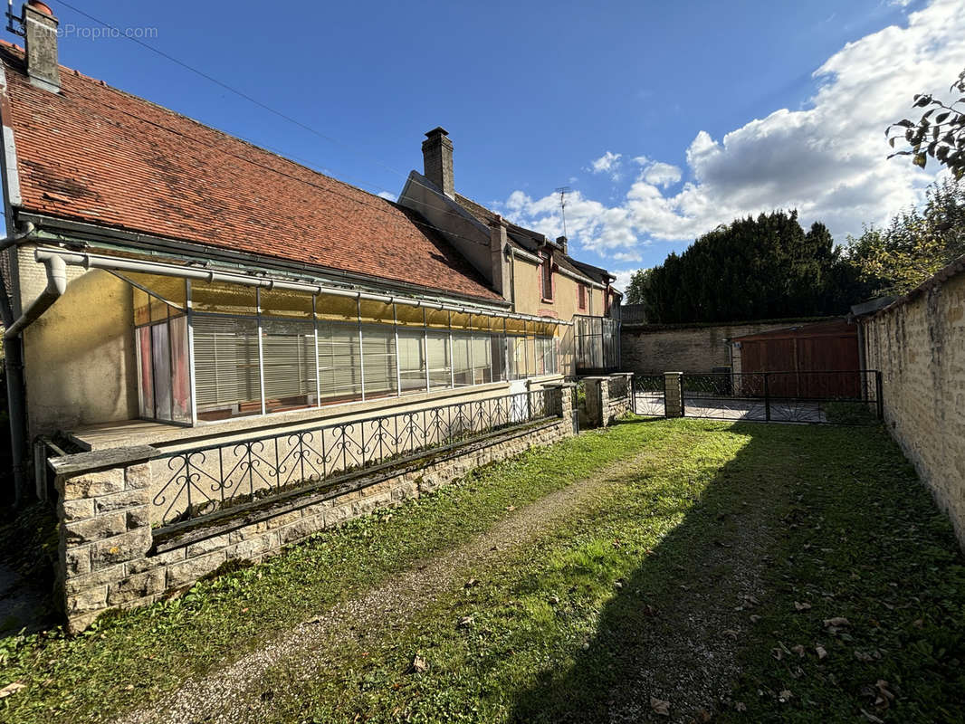 Maison à SAINTE-COLOMBE-SUR-SEINE