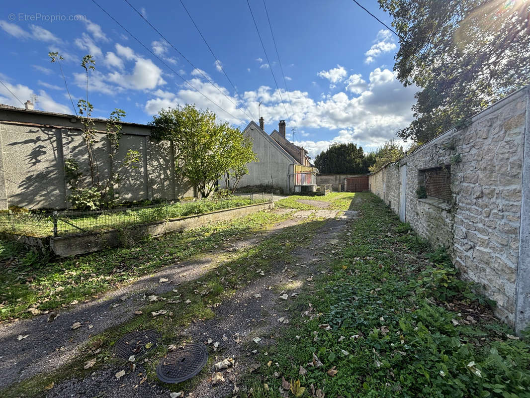 Maison à SAINTE-COLOMBE-SUR-SEINE