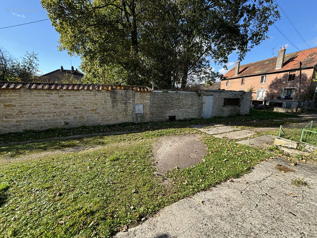 Maison à SAINTE-COLOMBE-SUR-SEINE