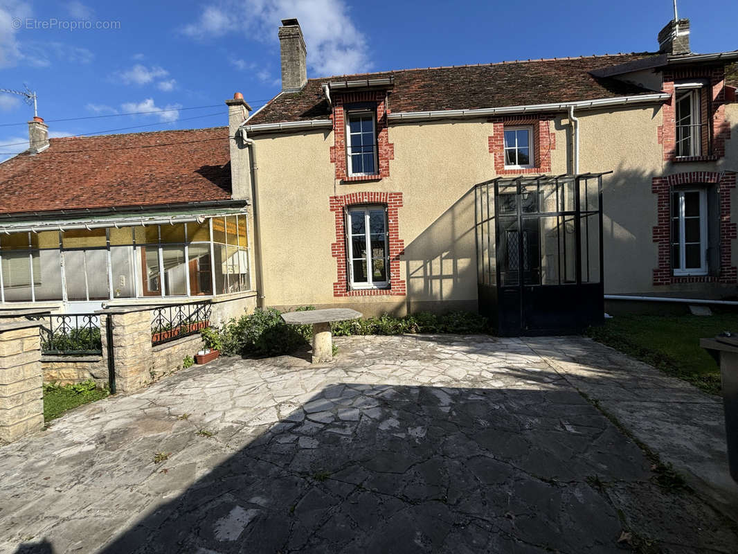 Maison à SAINTE-COLOMBE-SUR-SEINE