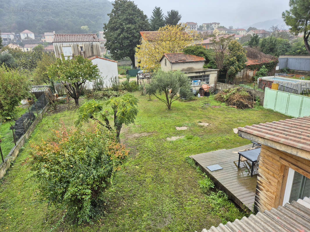 Appartement à LES SALLES-DU-GARDON