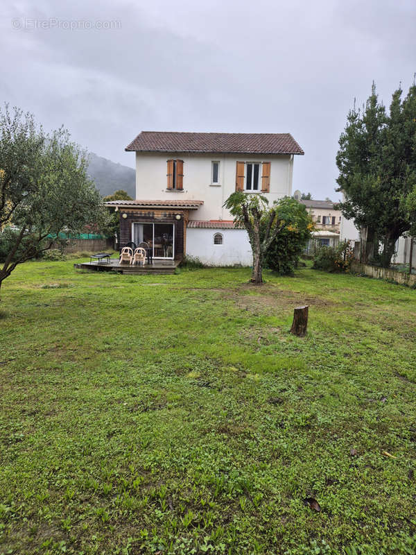 Appartement à LES SALLES-DU-GARDON