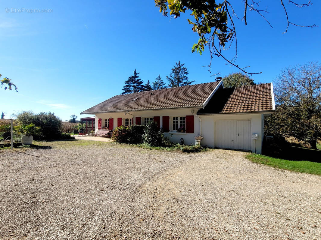 Maison à PERONNAS