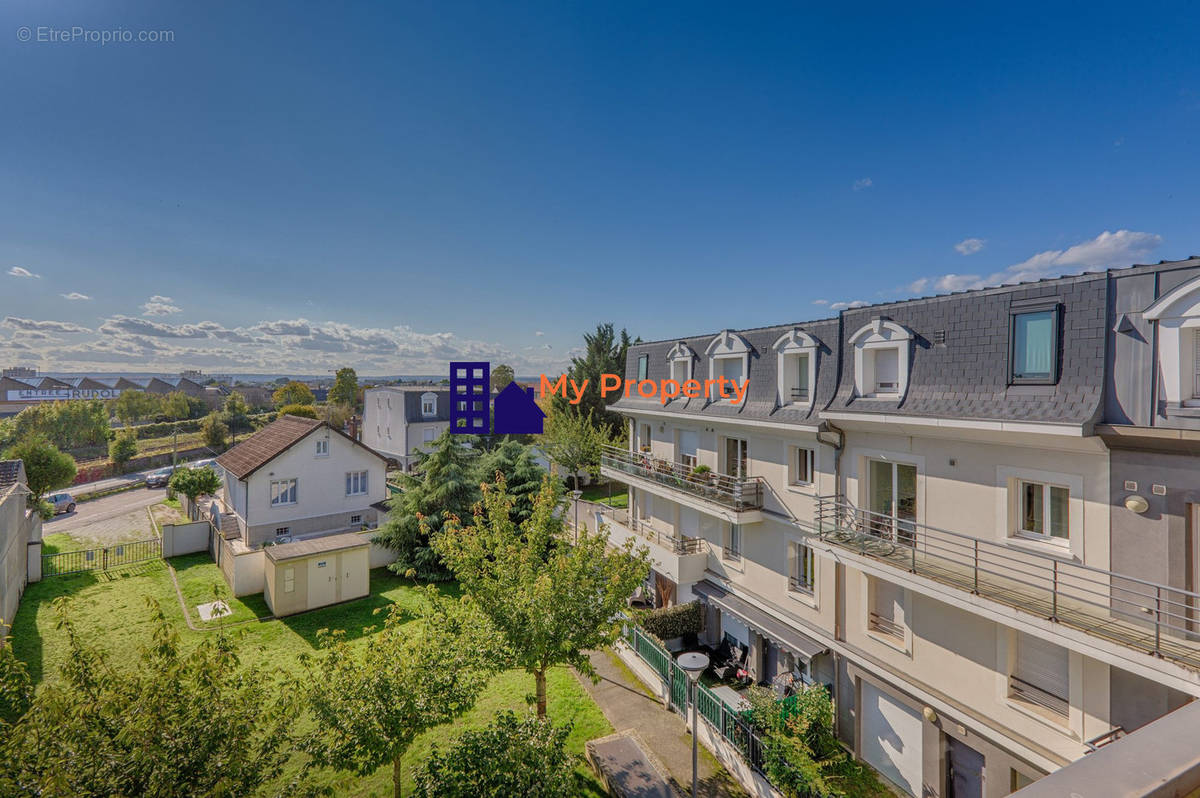 Appartement à SARTROUVILLE