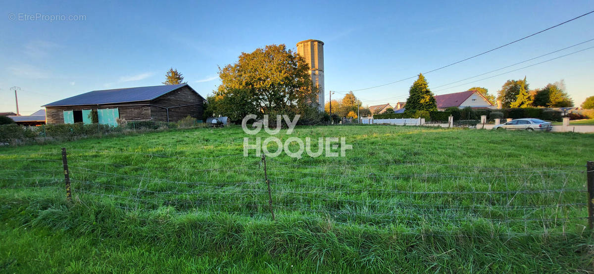 Terrain à COMBLES