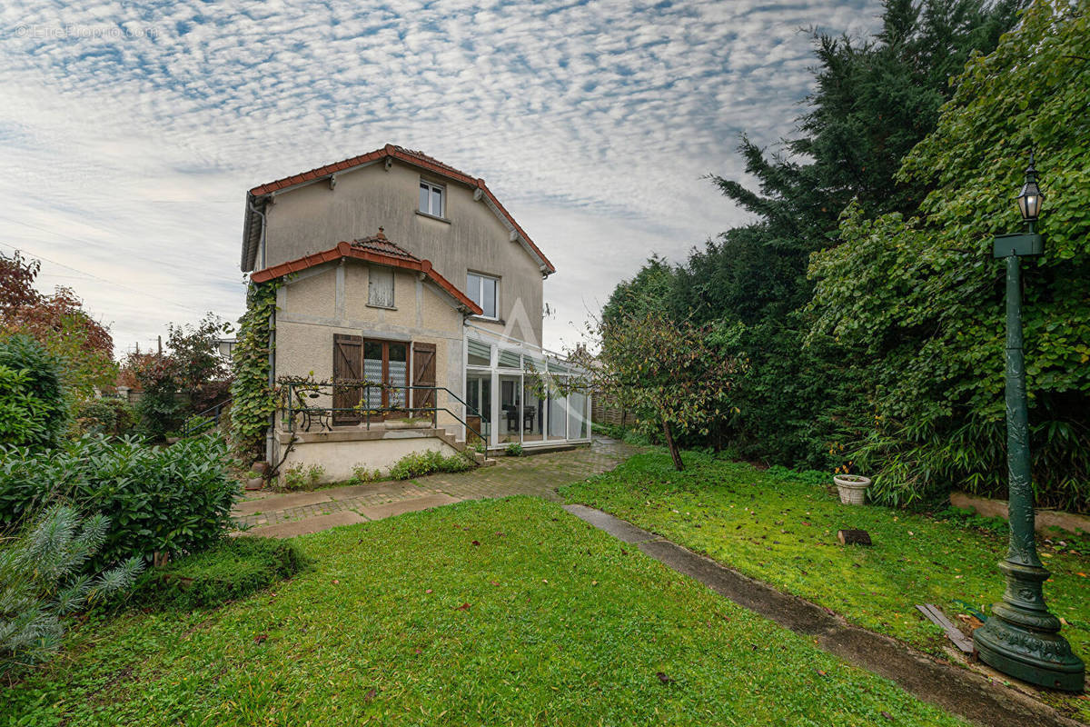 Maison à CHAMPS-SUR-MARNE